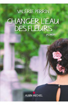 Changer l'eau des fleurs